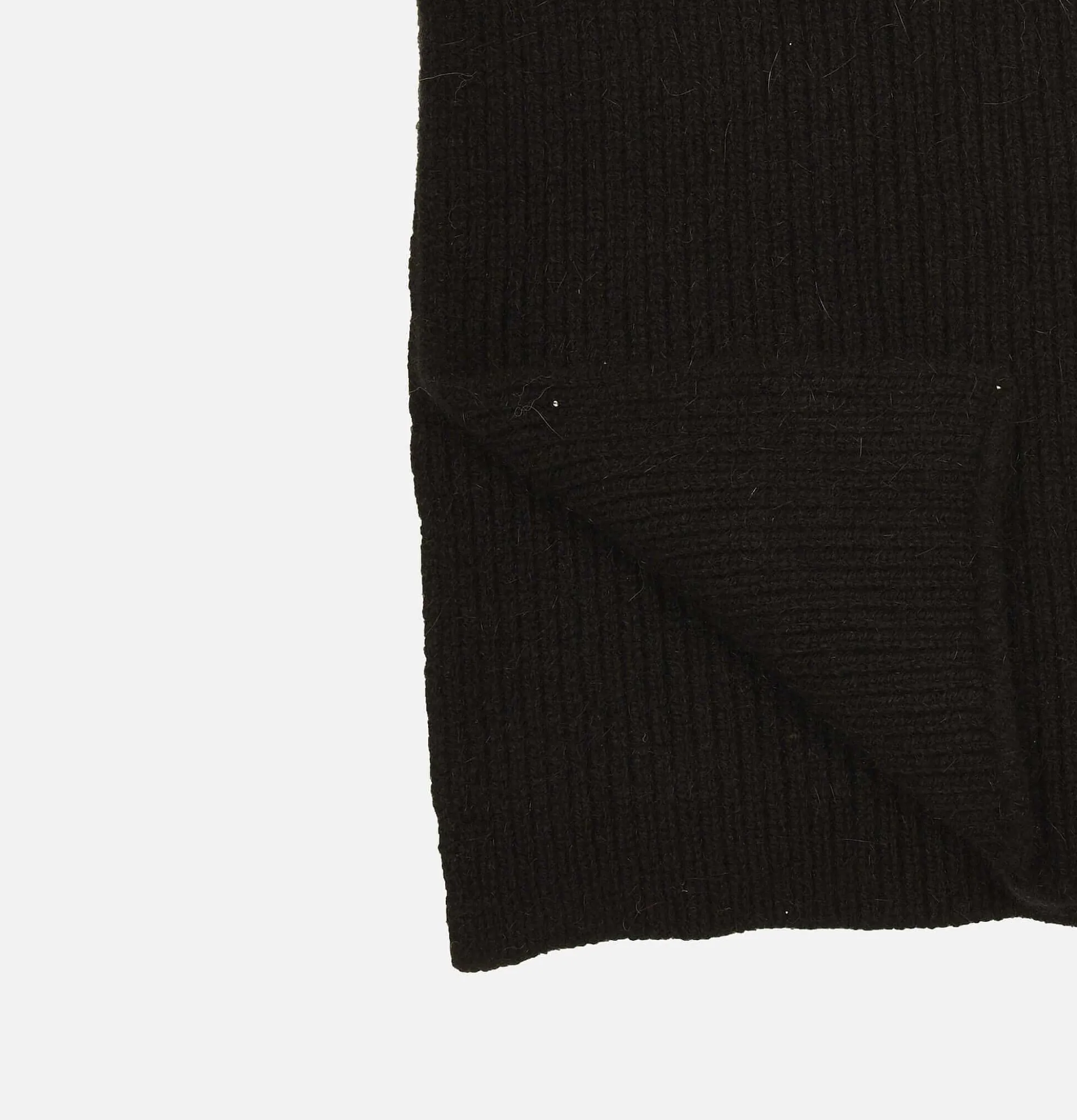 ROBERT MACKIE Geelongora Scarf Black